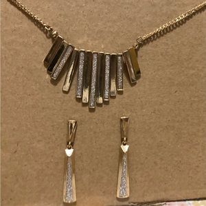 Necklace and earring set